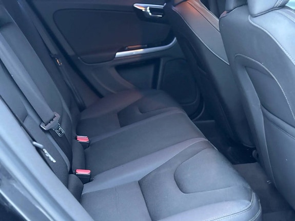 Volvo V60 11 of 15