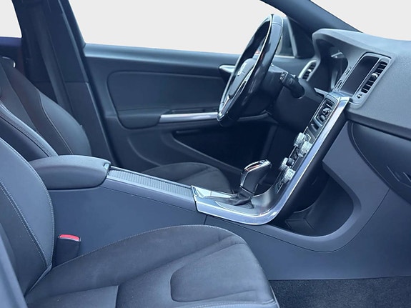 Volvo V60 8 of 15