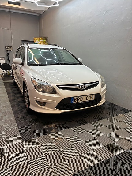 Hyundai i30 2 of 5