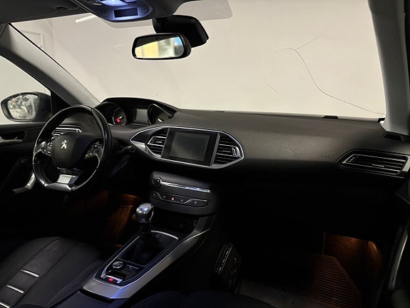 Peugeot 308 SW 11 of 22