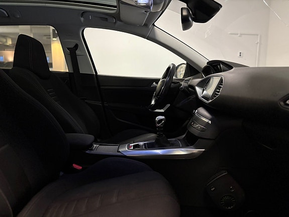 Peugeot 308 SW 20 of 22