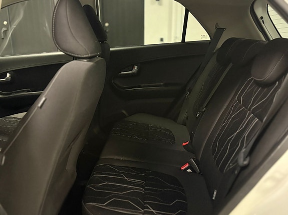 Kia Picanto 7 of 18