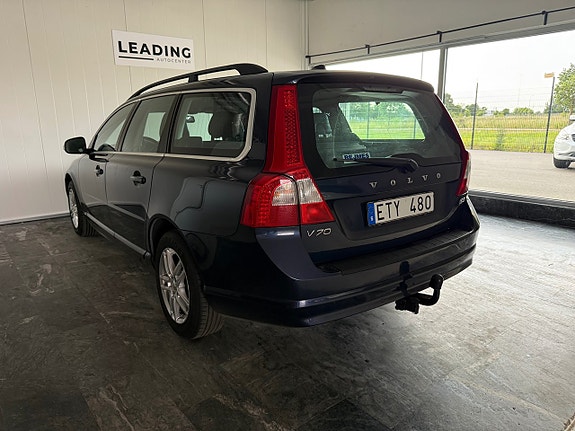 Volvo V70 2 of 5
