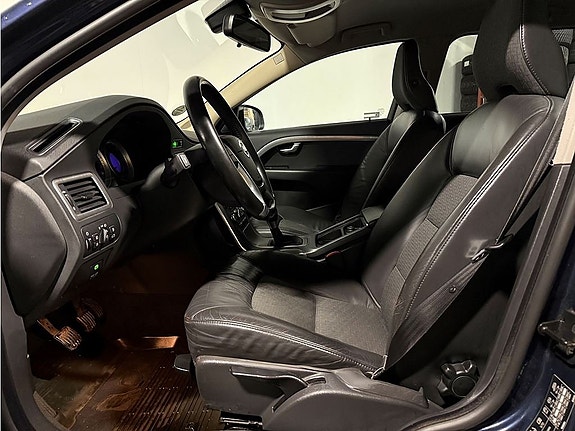 Volvo V70 4 of 5