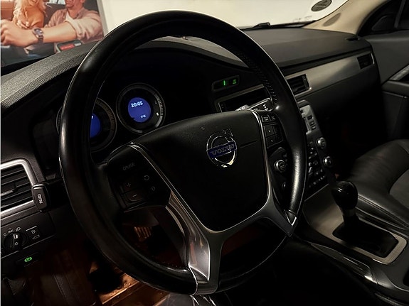 Volvo V70 3 of 5