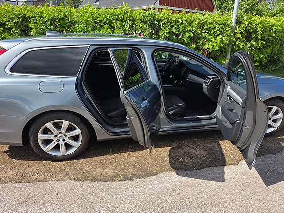 Volvo V90 3 of 5
