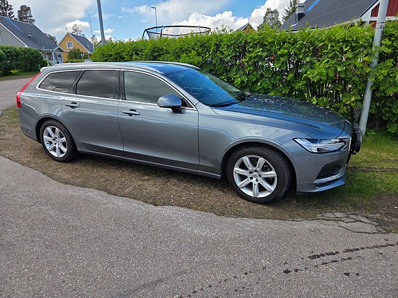 Volvo V90 2 of 5