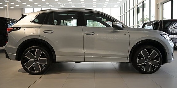 Volkswagen Tiguan 3 of 5