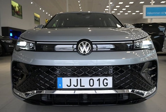 Volkswagen Tiguan 2 of 5
