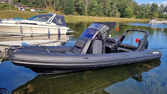 Brig Eagle 780 OV 300 hk -2016. Rib med sovkabin!