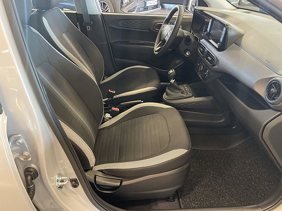 Hyundai i10 7 of 13