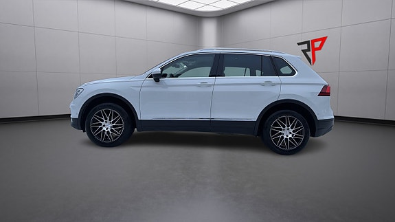 Volkswagen Tiguan 12 of 30