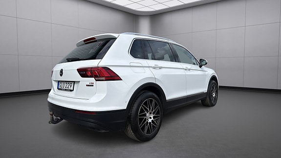 Volkswagen Tiguan 30 of 30