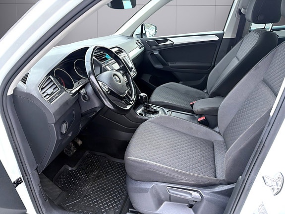 Volkswagen Tiguan 16 of 30