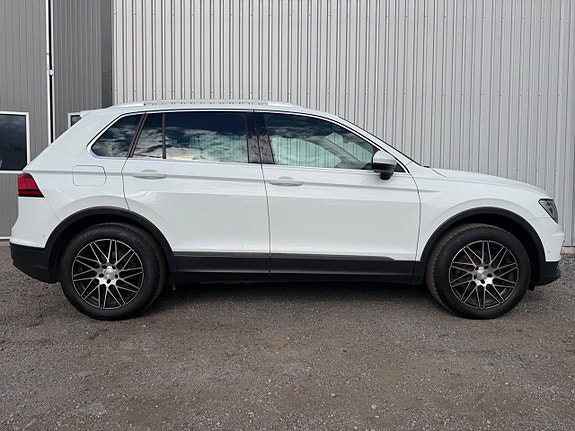 Volkswagen Tiguan 5 of 23