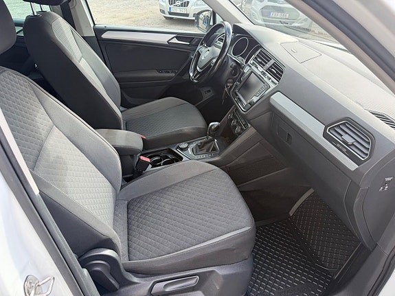 Volkswagen Tiguan 17 of 23
