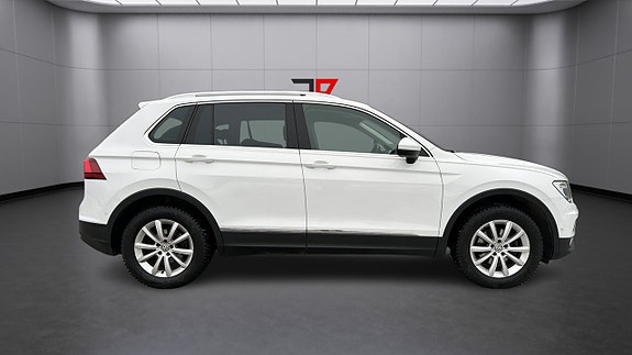 Volkswagen Tiguan 3 of 30