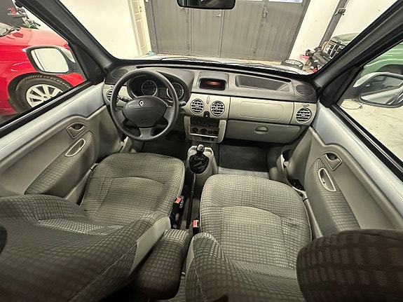 Renault Kangoo Express 14 of 19