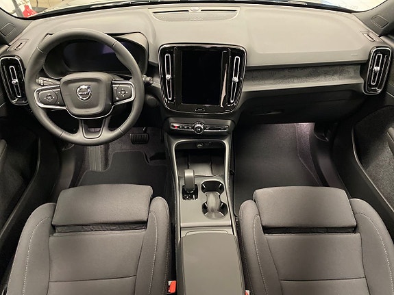 Volvo EX40 10 of 28