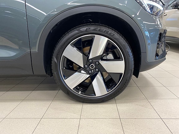 Volvo EX40 6 of 28