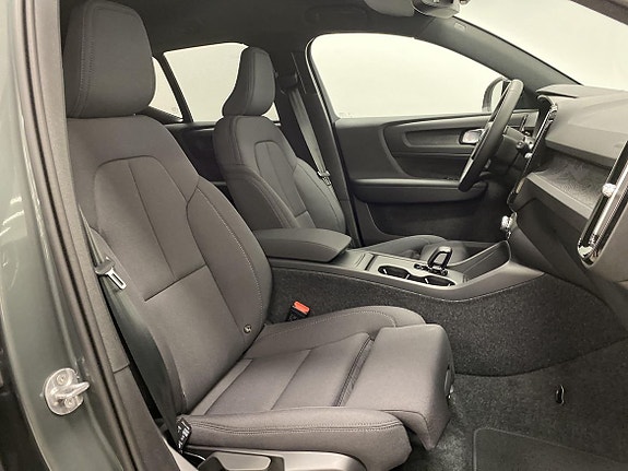 Volvo EX40 11 of 28