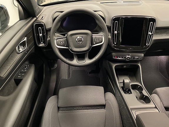 Volvo EX40 9 of 28