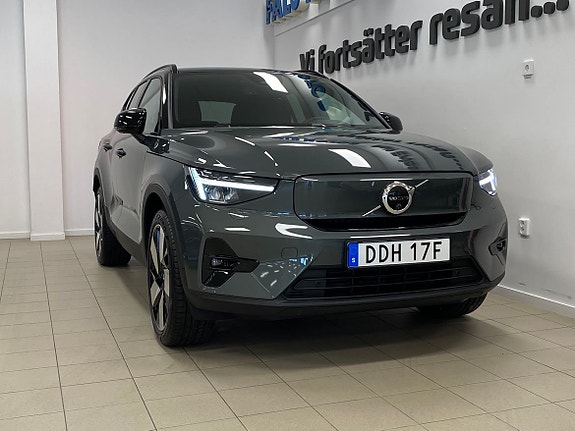 Volvo EX40 2 of 5