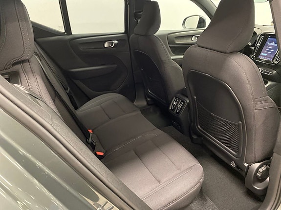 Volvo EX40 16 of 28