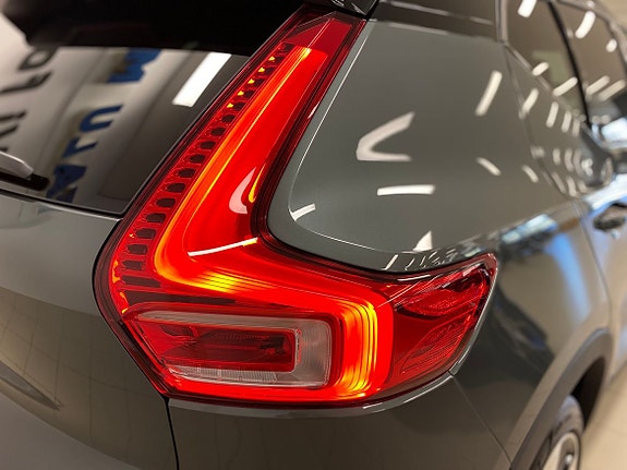 Volvo EX40 7 of 28