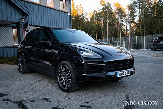 Porsche Cayenne 3 of 5