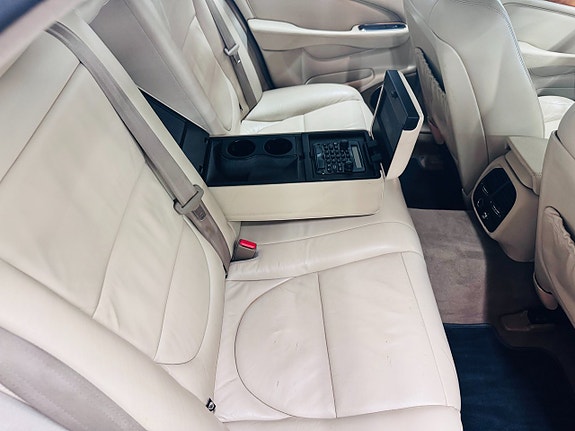 Jaguar XJ 7 of 8