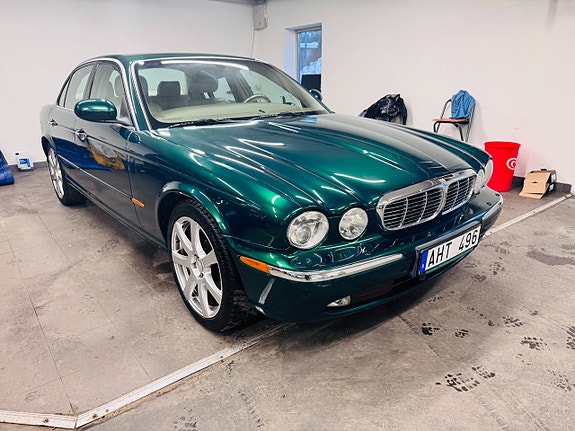 Jaguar XJ