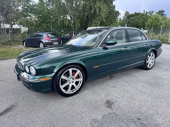 Jaguar XJ 3 of 8