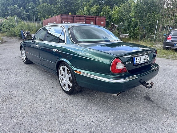 Jaguar XJ 4 of 8