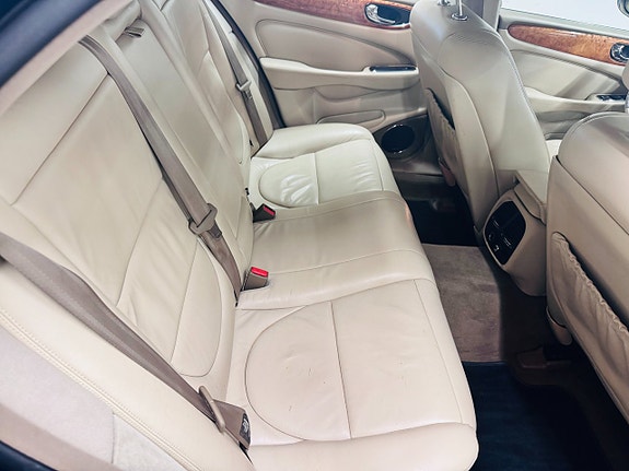 Jaguar XJ 6 of 8