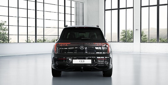 Mercedes-Benz GLB250+ 7 of 12