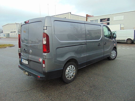 Nissan NV300 5 of 5