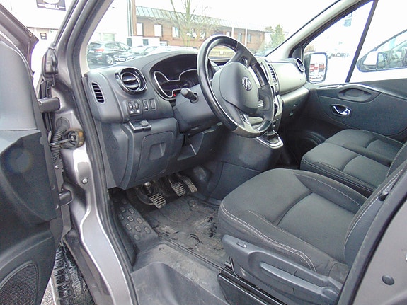 Nissan NV300 7 of 10