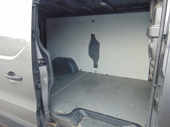 Nissan NV300 9 of 10