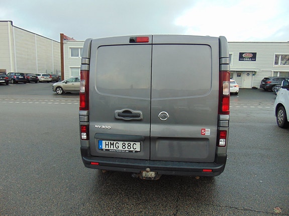 Nissan NV300 6 of 10
