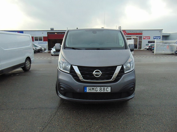 Nissan NV300 3 of 5