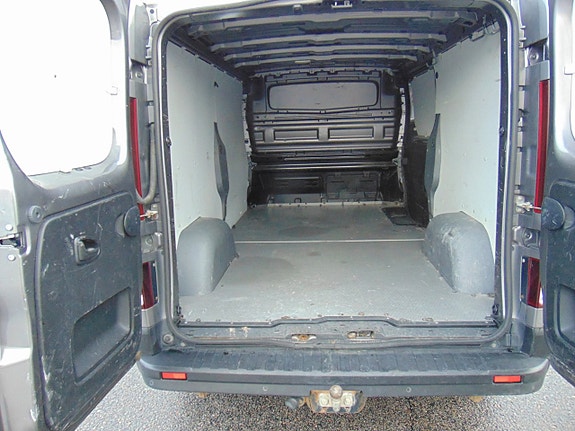 Nissan NV300 10 of 10