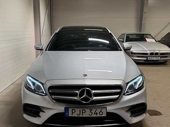 Mercedes-Benz E220 9 of 21