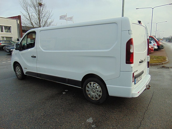 Nissan NV300 4 of 5