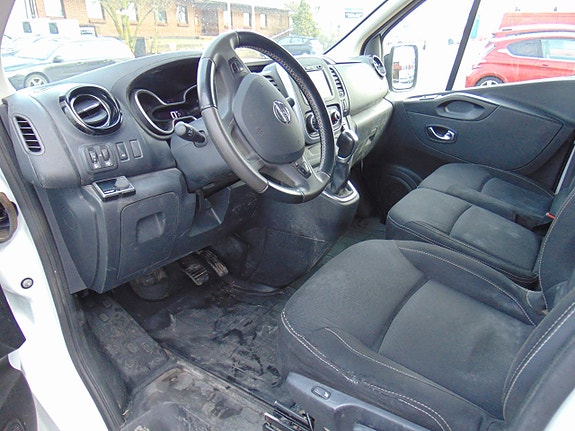 Nissan NV300 7 of 10