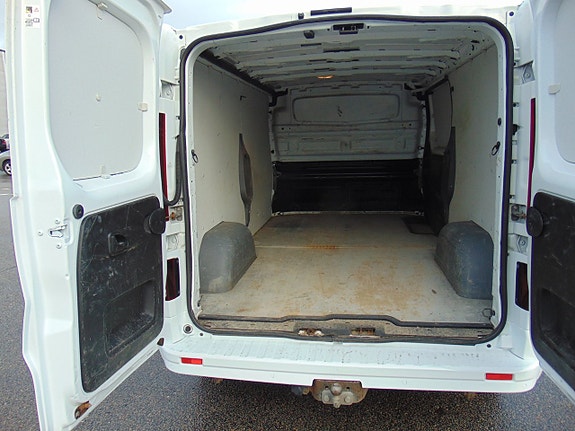 Nissan NV300 10 of 10