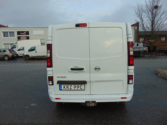 Nissan NV300 6 of 10