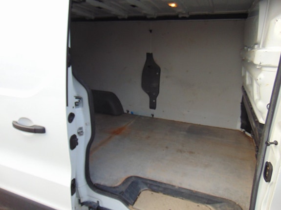 Nissan NV300 9 of 10