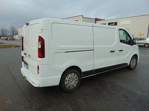 Nissan NV300 5 of 5