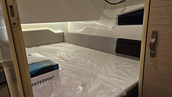 Delphia 10 LOUNGE TOP NY 2025 NYHET "Mindful Cruising" 12 of 12